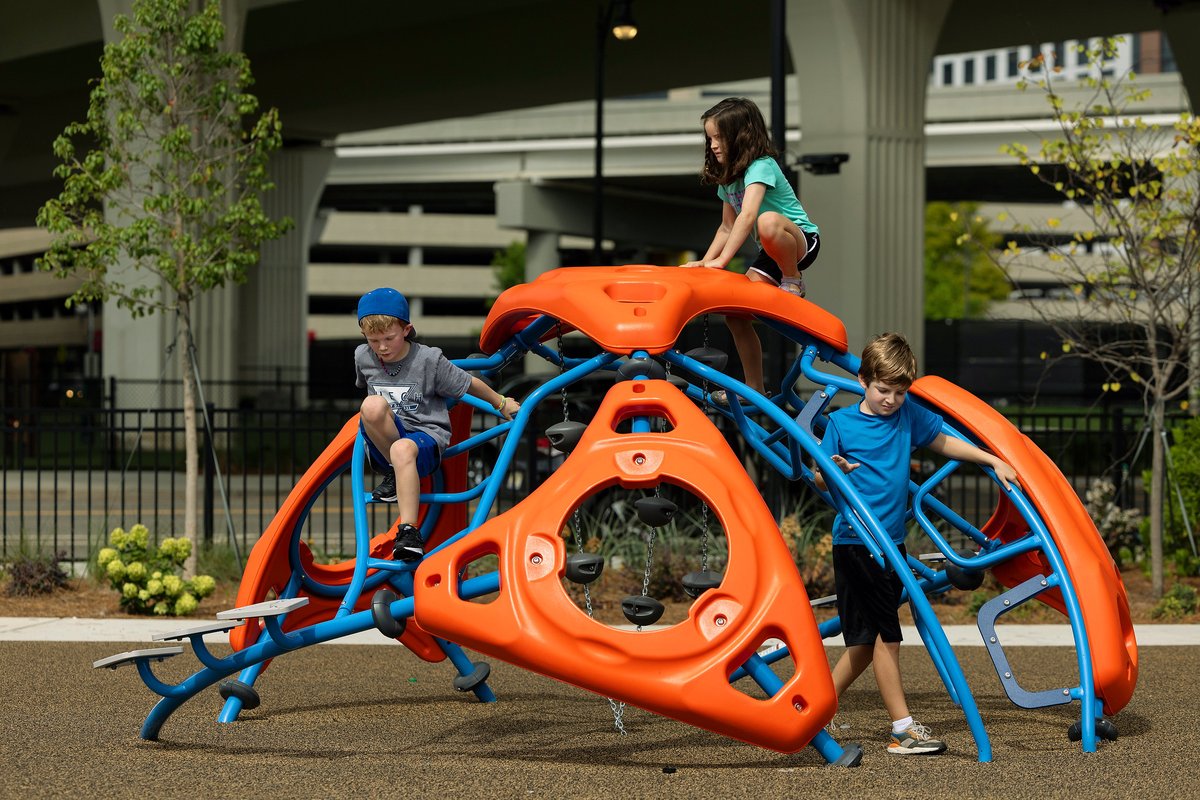 CunninghamRec's tweet photo. Have a FUN Friday and an awesome weekend! #TGIF #GOPLAY #GOOUTSIDE #TakeTime2Play #Parks #playgrounds https://t.co/of3Q8RgYYB