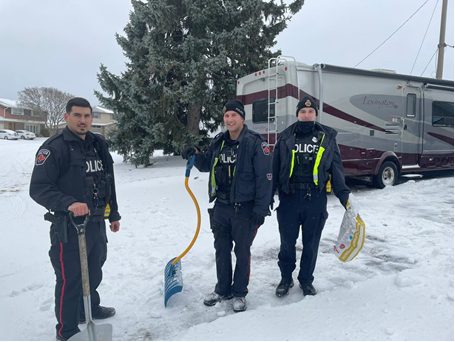 Yesterday, we responded to a call where a 76-year-old man went into medical distress caused by over exertion while shoveling. These officers stuck around to finish clearing his driveway & sidewalk while he got the medical attention he needed. #HamOnt #TogetherStrongerSafer