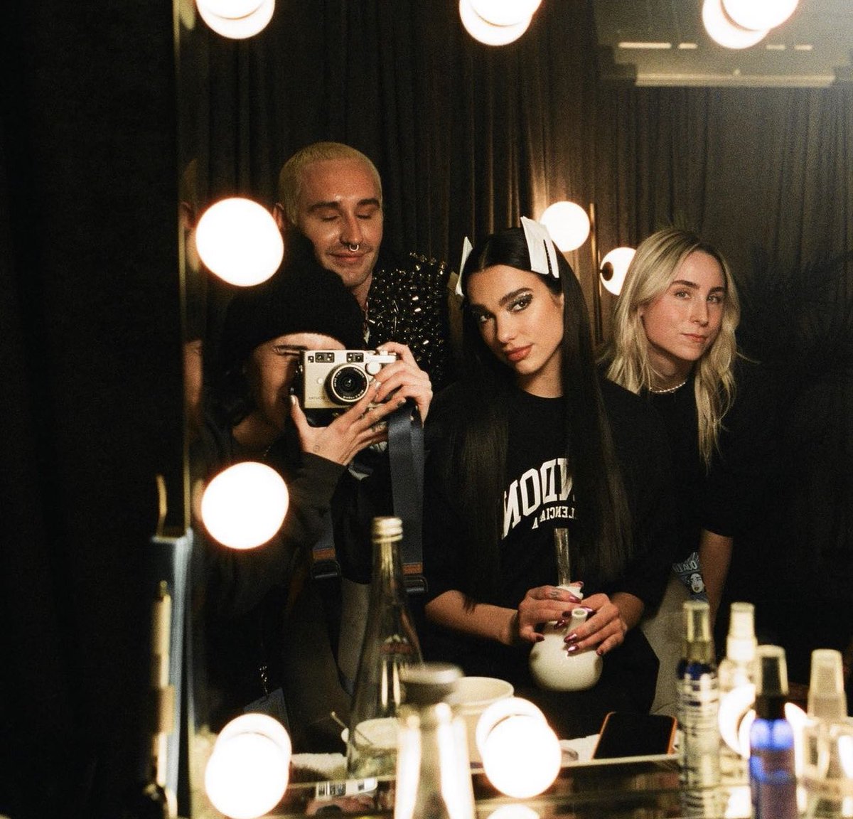 duasfacts's tweet photo. RT = 1 VOTE
REPLY = 1 VOTE

I'm voting for #ElizabethMiranda for #FaveTourPhotographer at the #iHeartAwards https://t.co/Wovs4xrlOo