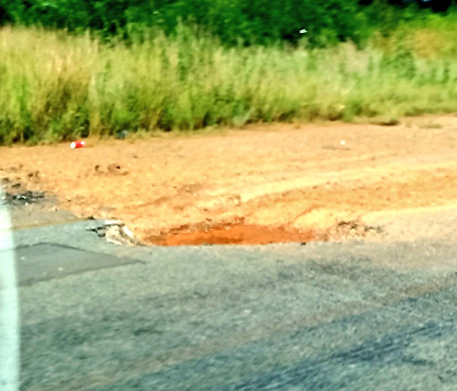 GTP_Traffstats's tweet photo. Logged and still not repaired
Multiple large potholes on R501 btwn N12 and sanral broder section, is even forcing trucks to avoid the left lane. LMV driver take chances to try overtake on left lane.
#RoadRisks
Please escalate @GPDRT_
@mec_transportGP https://t.co/XcMHGXlG2G