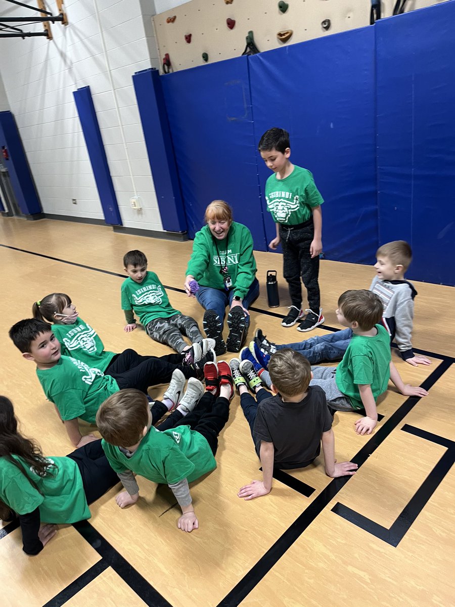 21longfellow's tweet photo. Did your kiddo come home with a yarn friendship bracelet yesterday?? That’s because of the awesome kindness activity we did during our house meeting for February. Additonally, congratulations to our AMAZING house winners! 🖤❤️💚💙 #21Learns https://t.co/q2eSq81KQu