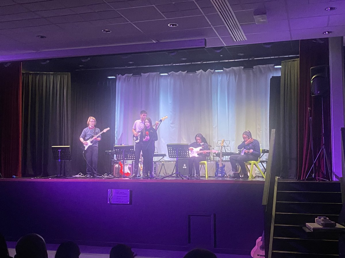 ESteeleEmma's tweet photo. Brilliant Cycle 2 Showcase last night ❤️ Well done to all of our incredibly hard working, talented students! #hardwork https://t.co/A9bTCzGsWb