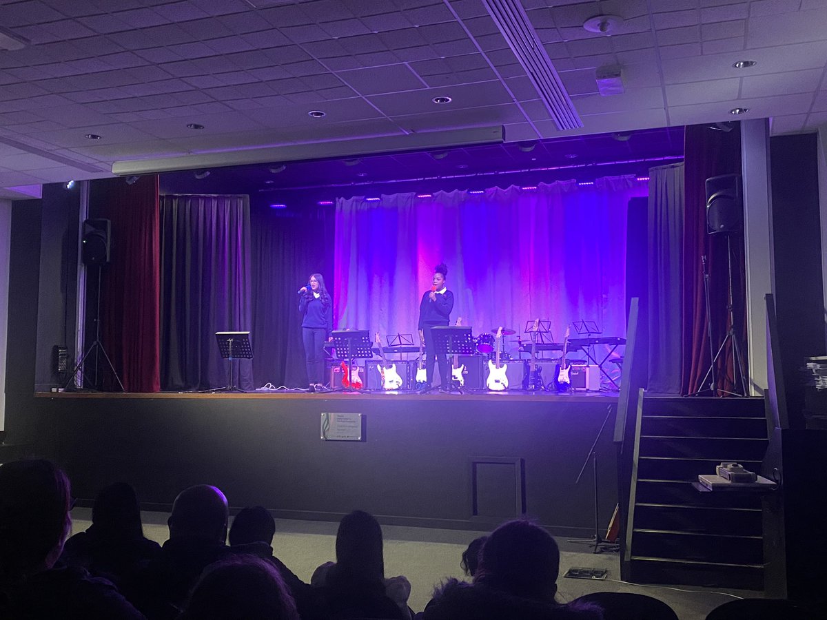 ESteeleEmma's tweet photo. Brilliant Cycle 2 Showcase last night ❤️ Well done to all of our incredibly hard working, talented students! #hardwork https://t.co/A9bTCzGsWb