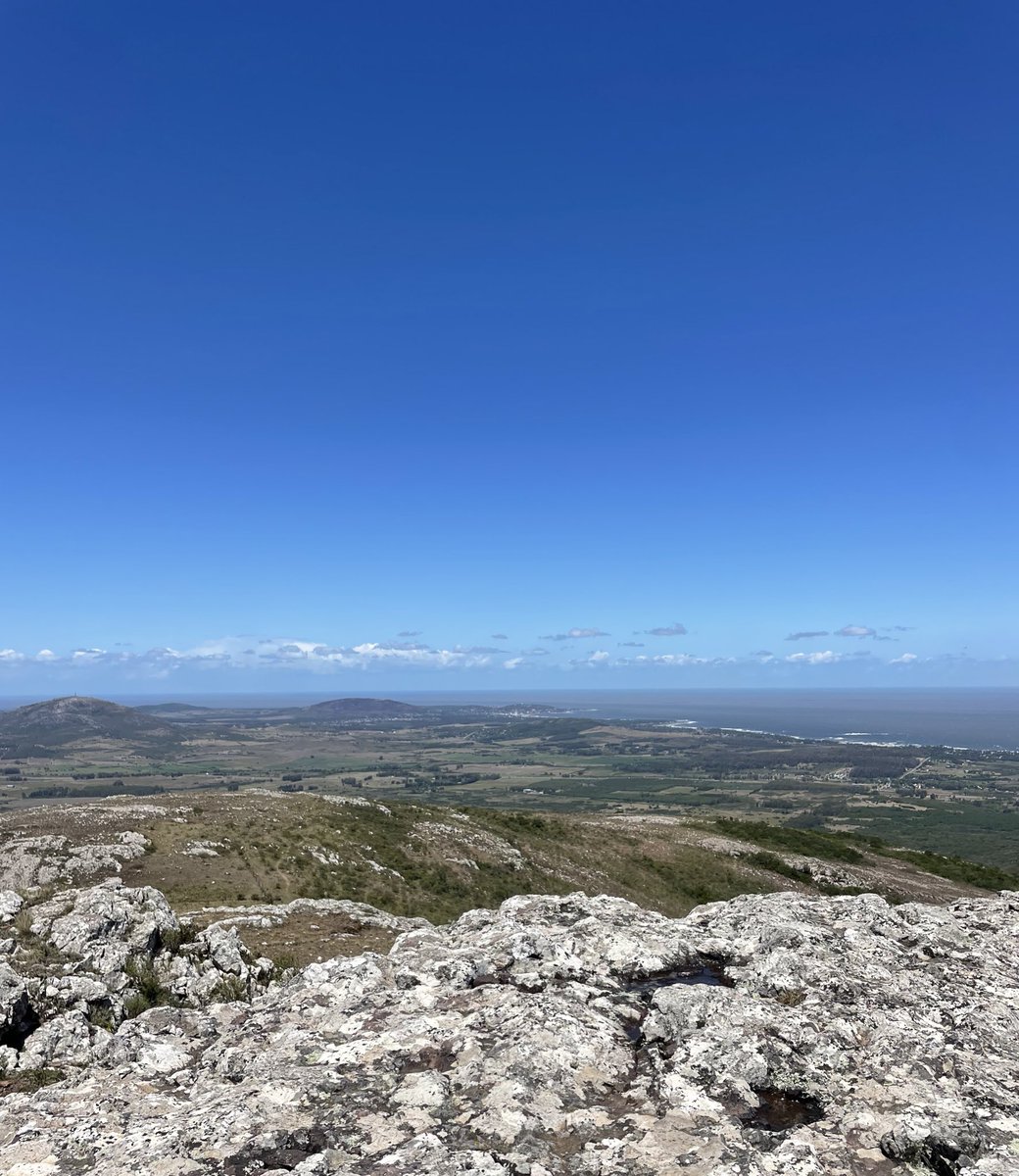 Disfrutando del cielo de un solo color y esta vida única 🇺🇾 🌞💕
