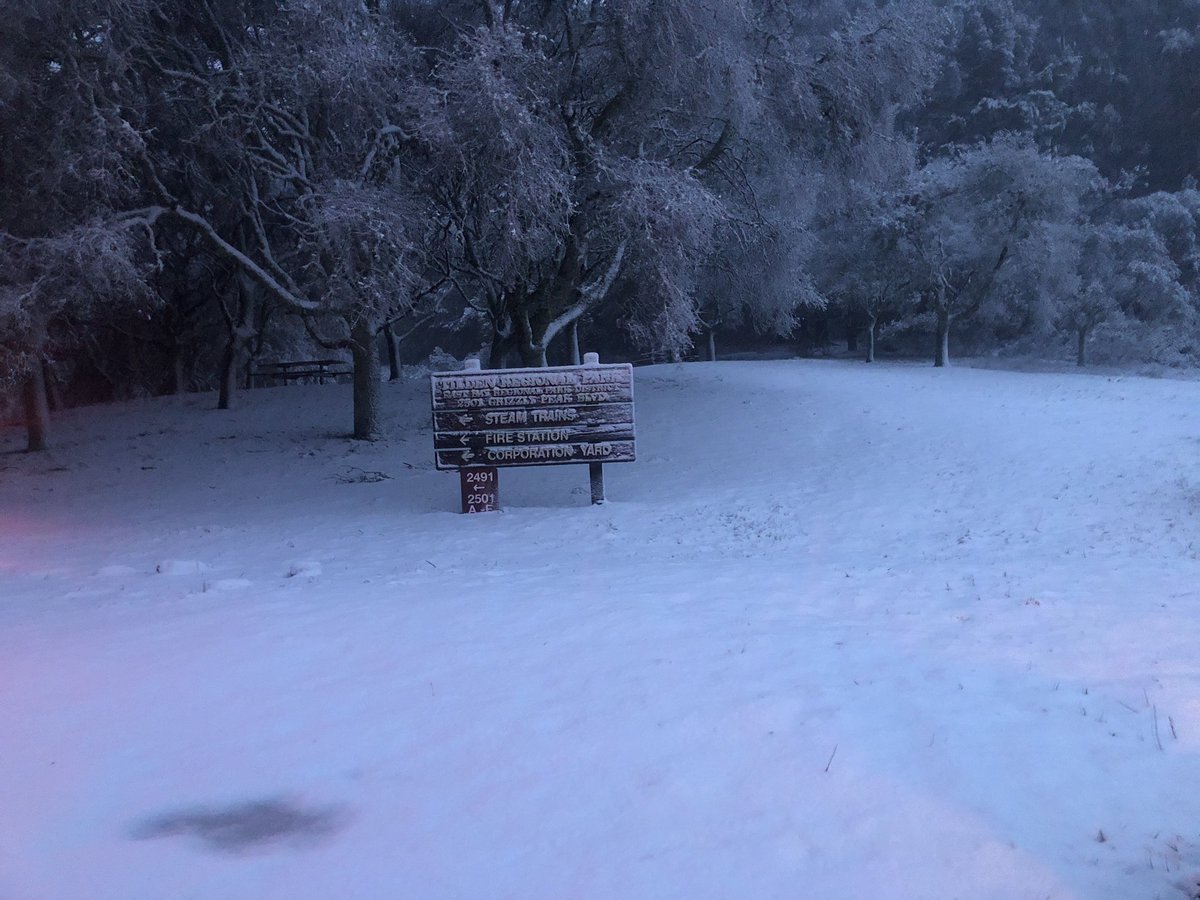 jotulloch's tweet photo. Scenes from Grizzly Peak Rd. this morning. @NWSBayArea @EBRPD https://t.co/0Npdszl0QO