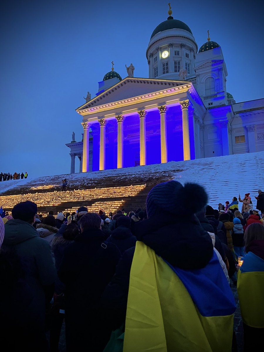 Helsinki. Thousands of candles keep on coming and mounting up the stairs of The White Church lit with blue and yellow. Stay strong Ukraine, we are with you! 💙💛 #StandWithUkraine 🇺🇦