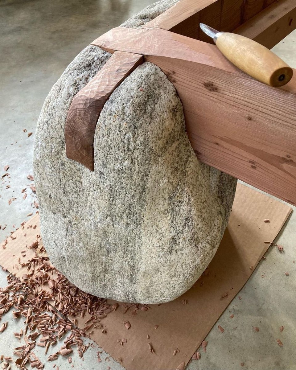 minimalgoodsco's tweet image. This bedframe uses stone as its primary foundation, with slabs of wood nicely settled inside. 

It kind of gives off some Flintstones vibes, but I&apos;m here for it.

Design by Stebbins Design and Atelier Scourbet

#bedroom #bedframe #stonedesign #minimaldesign