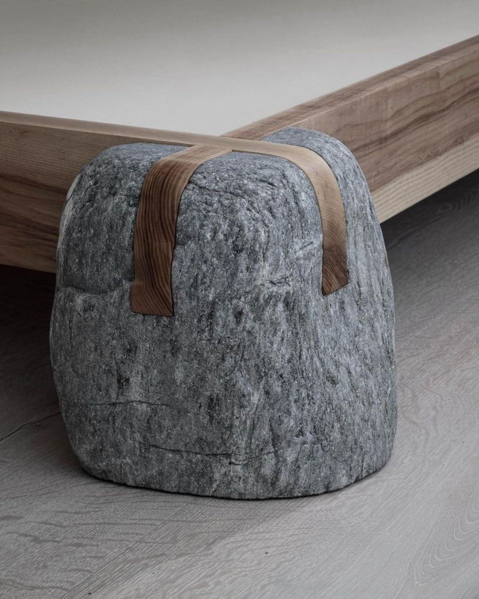 minimalgoodsco's tweet image. This bedframe uses stone as its primary foundation, with slabs of wood nicely settled inside. 

It kind of gives off some Flintstones vibes, but I&apos;m here for it.

Design by Stebbins Design and Atelier Scourbet

#bedroom #bedframe #stonedesign #minimaldesign