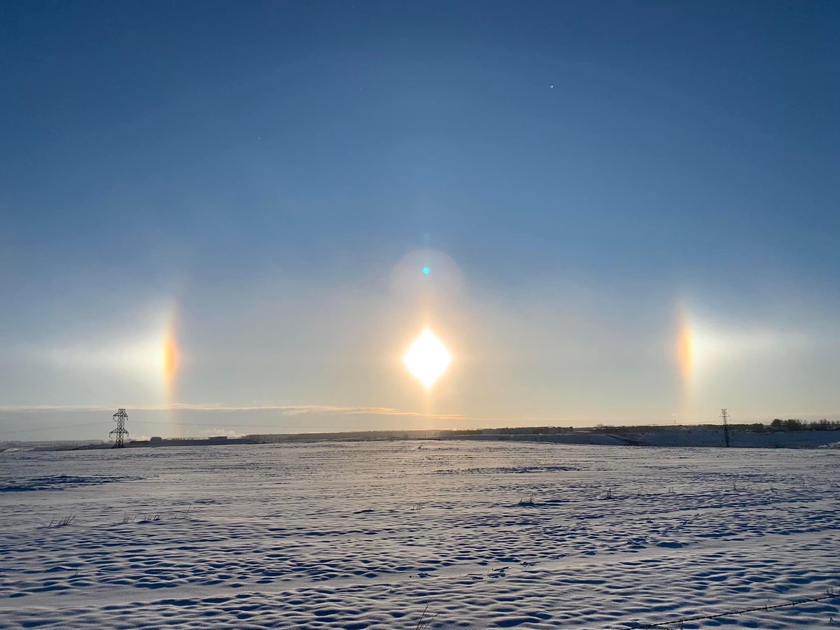 savenosecreek's tweet photo. The end of this cold snap is near… one of our advocates captured this Sun Halo from the icy air over Nose Creek. #SaveNoseCreek #SNCsky #yyc #rockyviewcounty #airdrie #yyccc #abpoli #cdnpoli https://t.co/GIqu8PycMx
