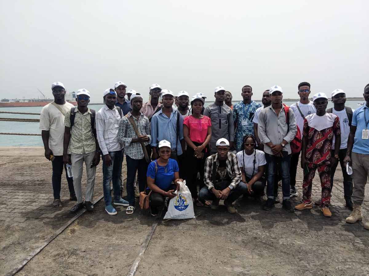 portdelome's tweet image. Le Port Autonome de Lomé a accueilli, ce vendredi 24 février 2023, les participants retenus pour la 3ᵉ vague de la visite guidée des installations portuaires.

⬇  Voici quelques images de cette visite guidée.

#Portdelome #visiteguidee #Togo 

@MaritimeTg @DamTogo