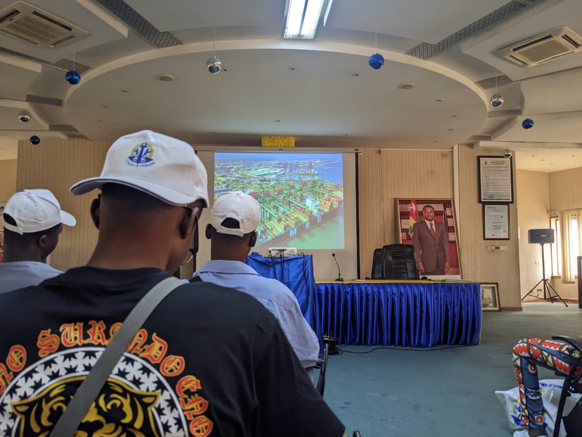 portdelome's tweet image. Le Port Autonome de Lomé a accueilli, ce vendredi 24 février 2023, les participants retenus pour la 3ᵉ vague de la visite guidée des installations portuaires.

⬇  Voici quelques images de cette visite guidée.

#Portdelome #visiteguidee #Togo 

@MaritimeTg @DamTogo