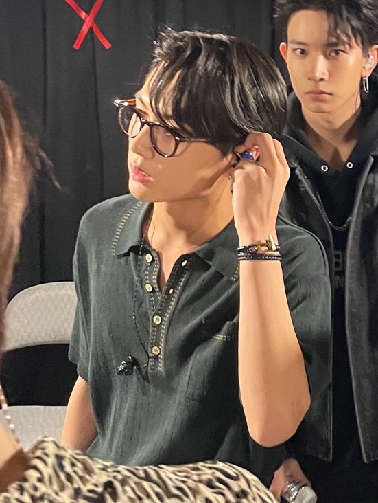 jongseongsfilm's tweet photo. jay in specs is god-tier #enhypen_jay https://t.co/XvHk5hvWE0