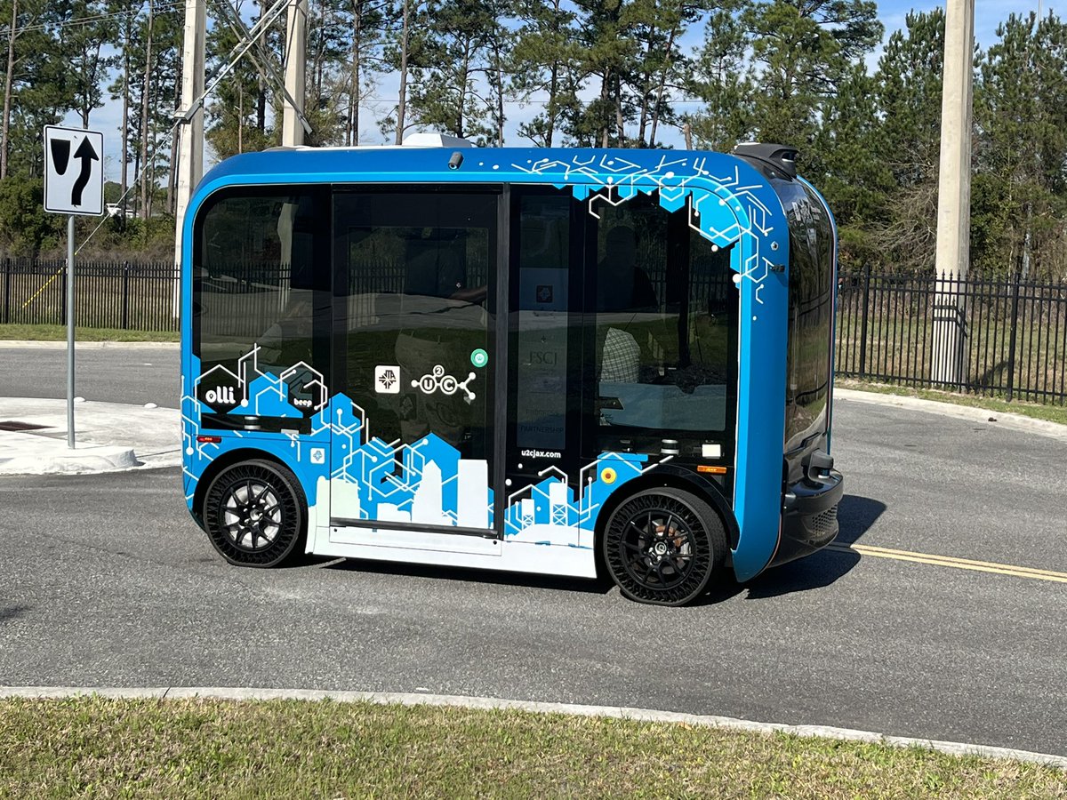 ScienceDcps's tweet photo. @AndrewJacksonHS  students are riding the Olli! A fully autonomous vehicle that will be operating on Bay Street in 2025! So thankful for our @JTAFLA  and @DuvalSchools  partnership! #U2C @STEMecosystems https://t.co/moS9vcpuSI