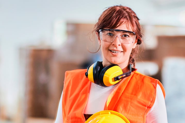 Meiltä löytyy sinulle töitä työnjohtaja! Tässä tehtävässä toimit tuotannon esihenkilönä vuorossa työskenteleville. Toimi ripeästi ja hae viimeistään 5.3. mennessä 👉hubs.li/Q01DlSRD0 #Molok #avointyöpaikka #rekry