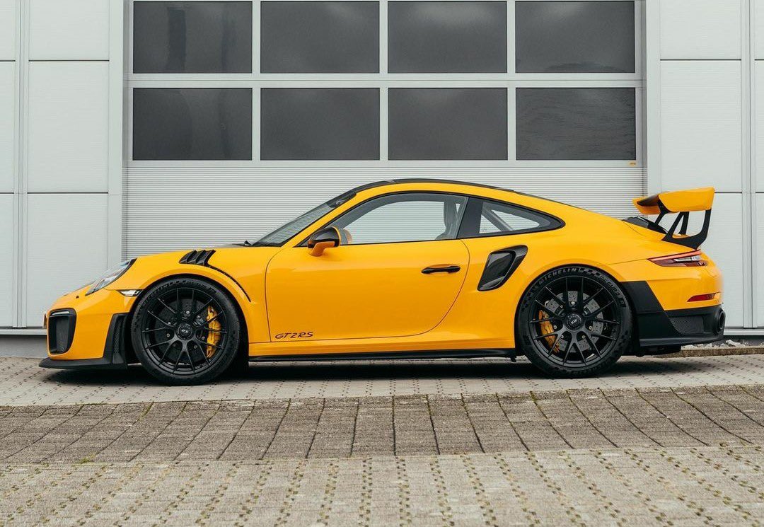 PorscheCIub's tweet photo. Paint-to-Sample Signal Yellow 991 GT2 RS https://t.co/RJoH8TpiX0