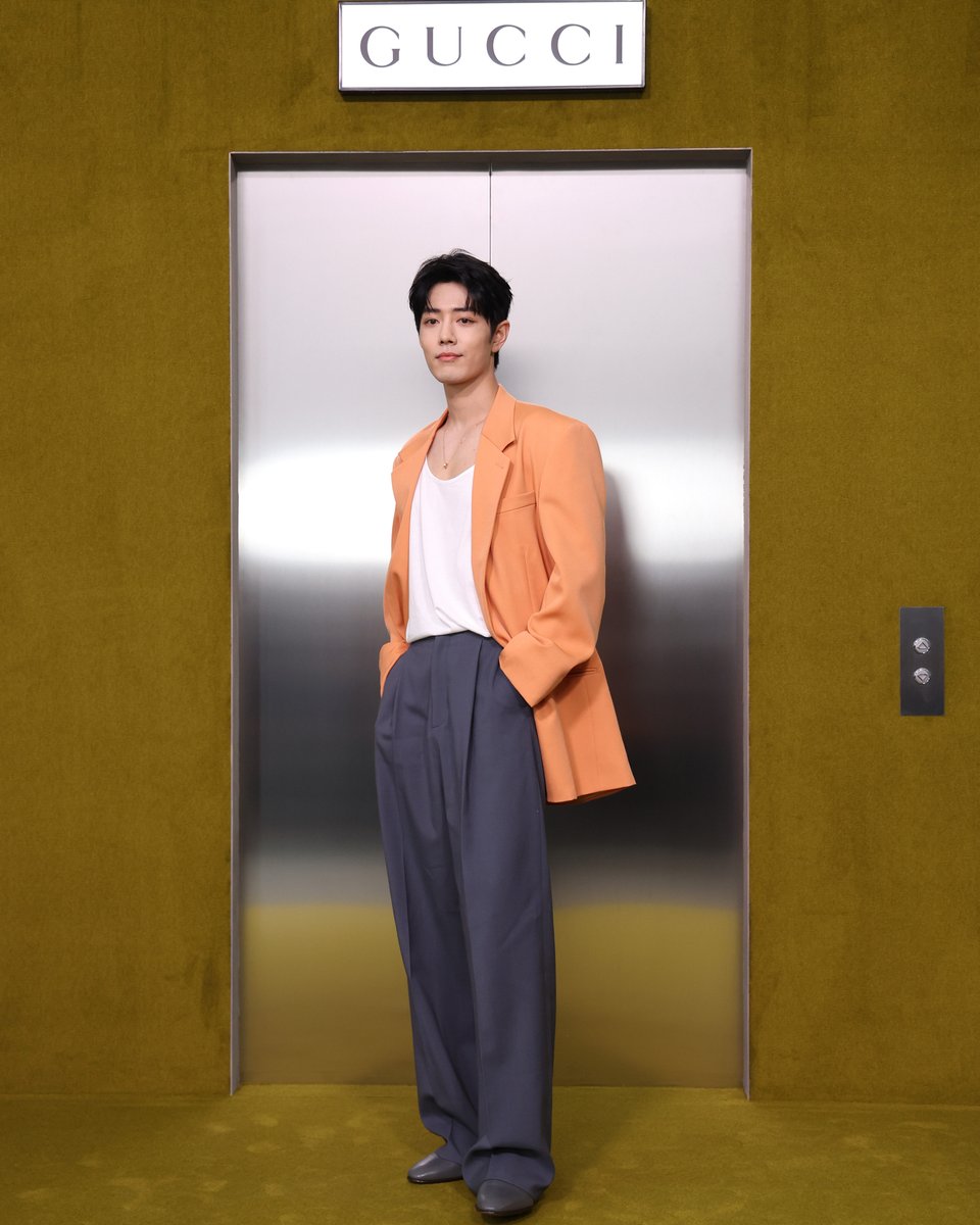 GQ_Germany's tweet photo. It’s all Gucci. 🖤 Heute wurde in Mailand die Women's Fall/Winter 2023/24 Kollektion von @gucci vorgestellt. ✨

#FashionWeek #CelebrityStyle #XiaoZhan
[📷 Getty Images] https://t.co/UjKLrWSTII