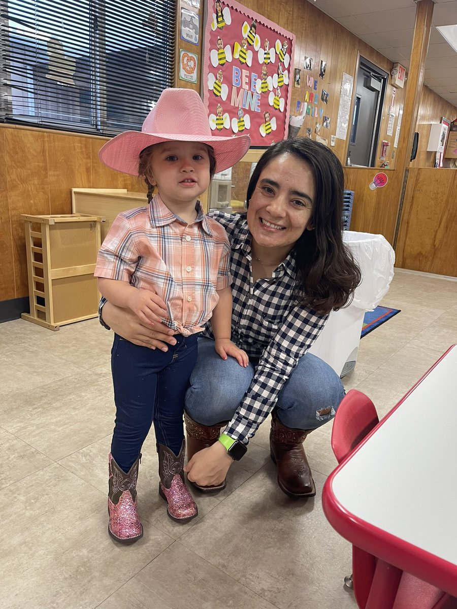 MrsWisdom2018's tweet photo. This cowgirl was ready to rope some cattle today with Miss Jo! @Telge_ELC https://t.co/4rg7fNBTNf