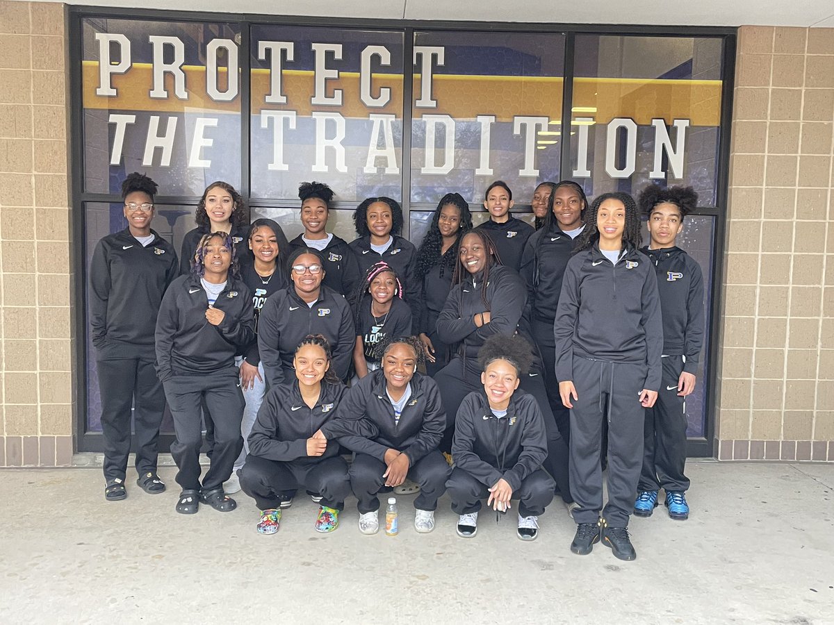 PHSbball_girls's tweet photo. And we’re off to the Regional Tournament 🚎🏀 #LOCKIN #4thaVille #pfinish  @PfISDAthletics https://t.co/04WYMoW27e