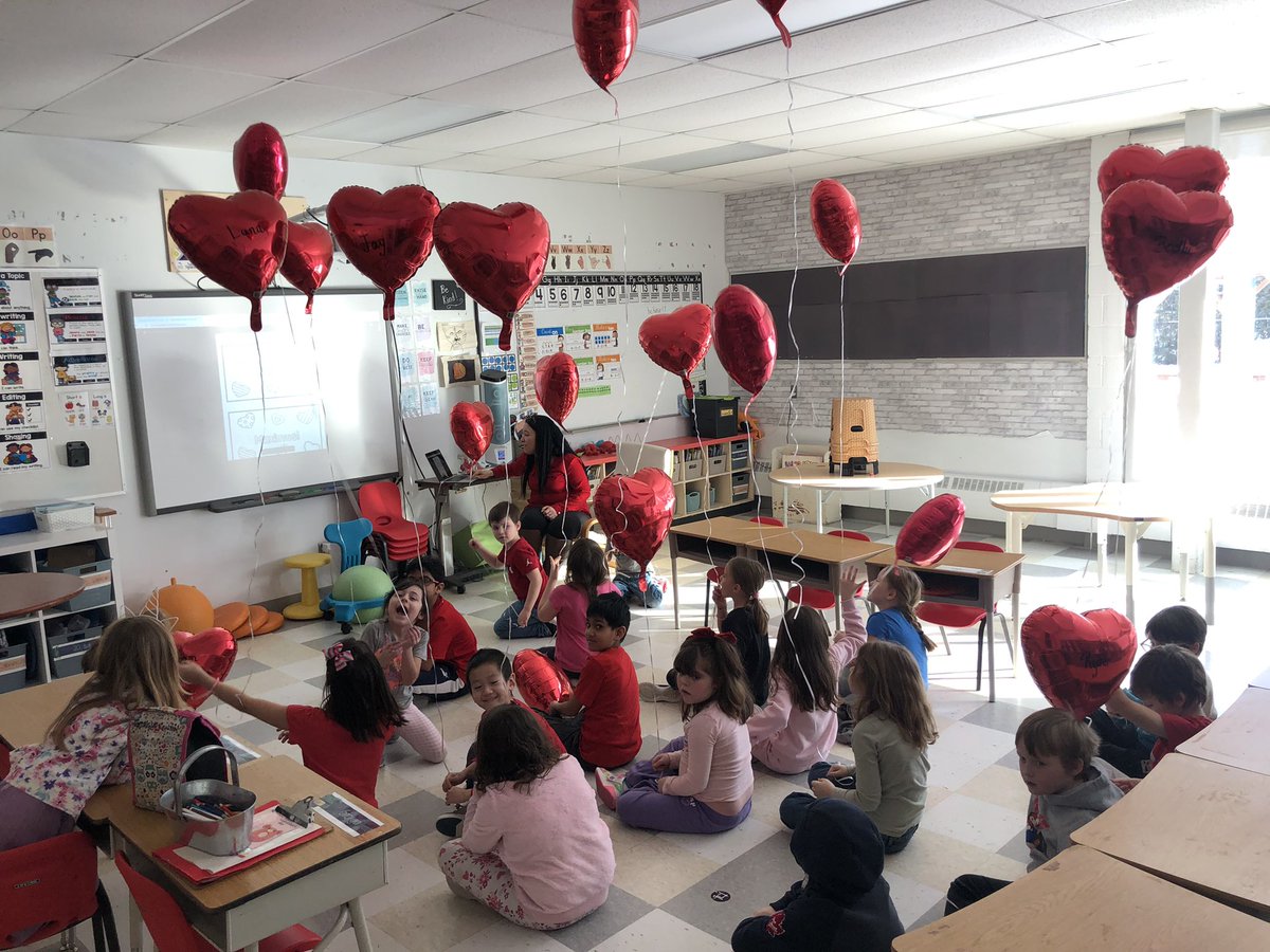 ericcaetano_5's tweet photo. Love is in the air in grade 1/2! #arps2022 https://t.co/rpTyuSjG1V