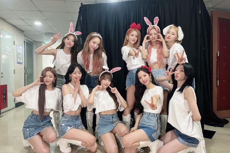 lin161252's tweet photo. I wish my girls joy, happiness and success in your life always and be together for a long time. I love my Wuju. Happy 7th debut anniversary🥹💙🫶 
#Into7YearsWithWJSN 
#WJSN7thAnniversary 
#WJSN #우주소녀 https://t.co/Lam9PTkna0