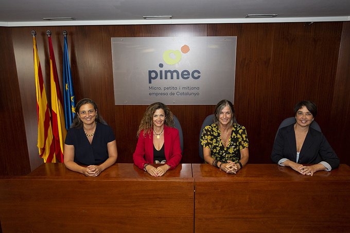 Pimec's tweet photo. Pòquer de dames per la #igualtat
@MariaTeixidor @elisabet_bach #mireiacammany @egumbertj

‼️10 idees d’impacte per seguir avançant en clau de gènere al @mon_empresarial. 
#donesalpoder
https://t.co/lbgfF1z3gz https://t.co/3NdlWDNx3k