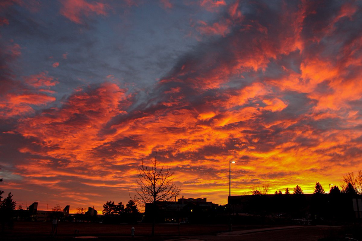 Let's start our Friday morning with some sunrises from this week! ☀️

What is on your weekend agenda, Buffs?