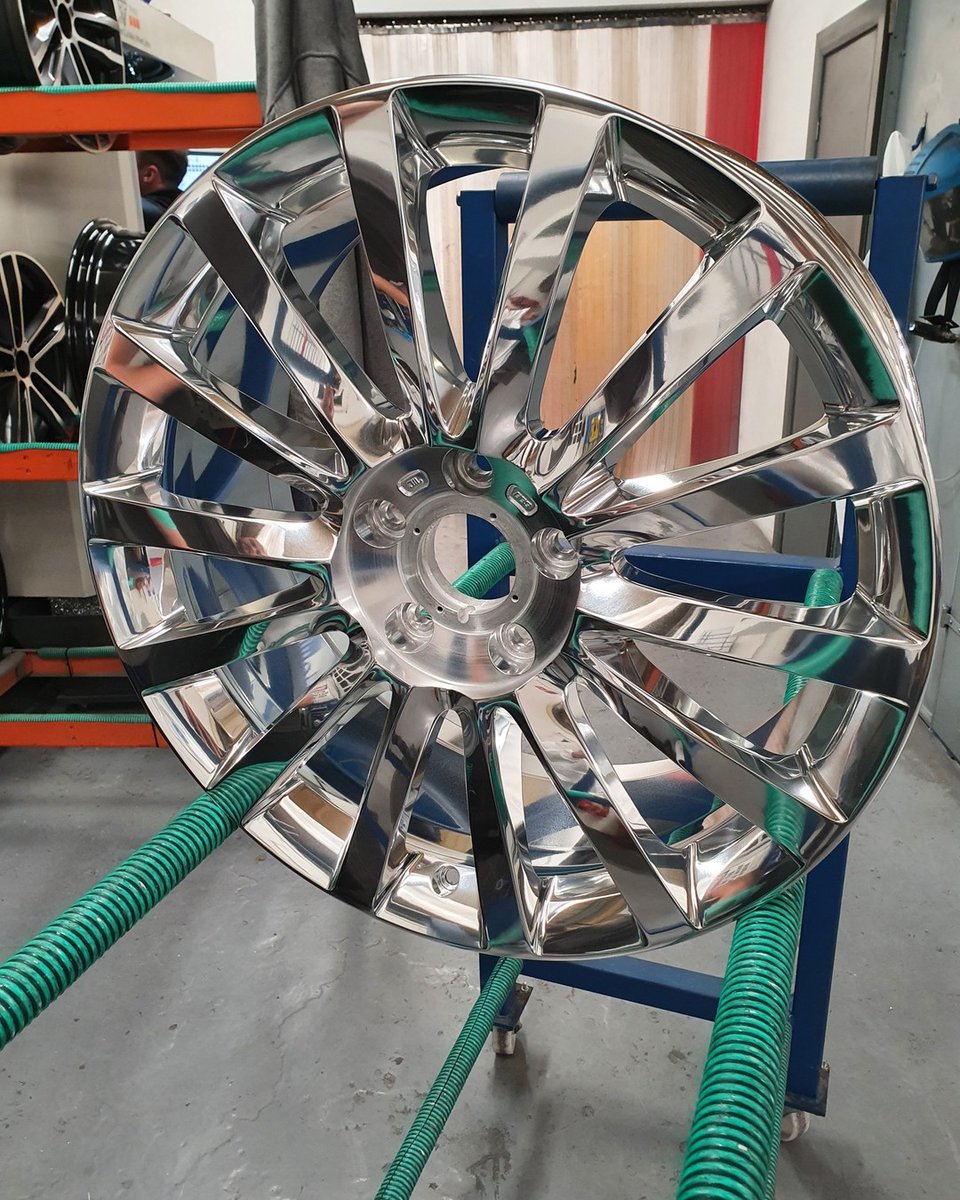 prem_wheels_rep's tweet photo. Bentley ball polished wheel ready to go into lacquer.

Contact us for further details.

☎️ 01737 551 105
📧 enquiries@premierwheelrepairs.com
💻 https://t.co/lY6WufsSMN

#car #cars #wheel #wheels #alloy #alloys #repair #repairs #restoration #wheelrepair #alloywheels https://t.co/W6Z9FOFoiz