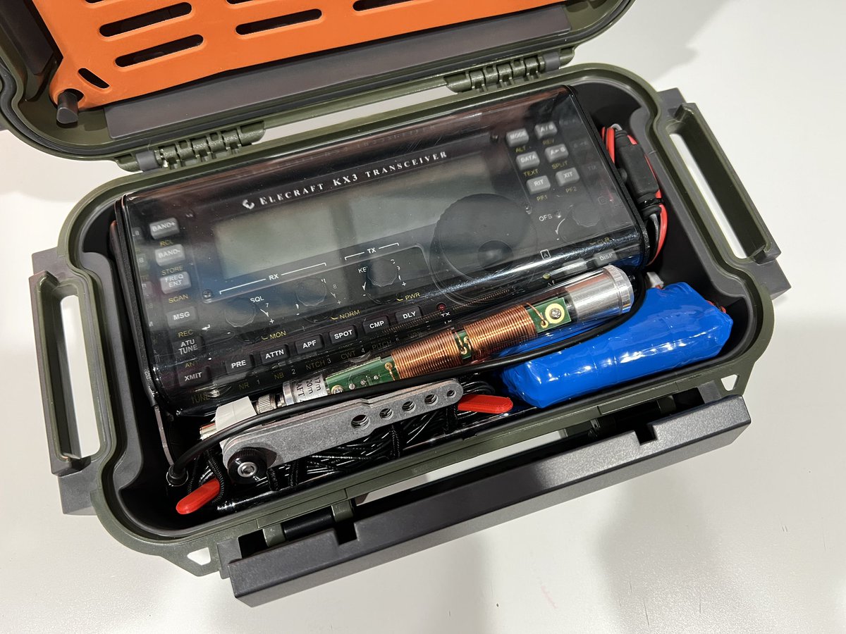 tuftelndotnet's tweet photo. #PackChallenge weekend kit for the KX3? Thatβs 5Ah plus the internal. Not sure I could squeeze anything else in there! https://t.co/4G3WFkRCl9