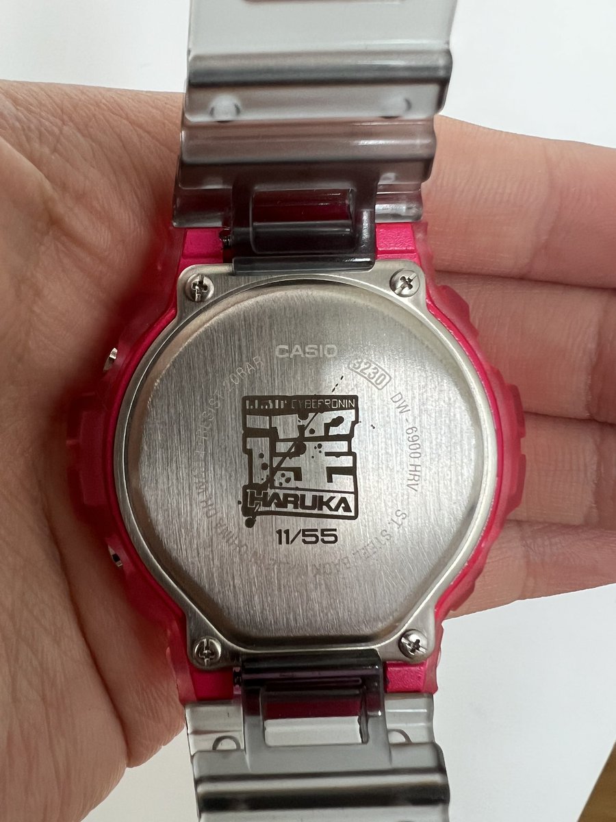 Scuhk444's tweet photo. Just received my g-shock from @HarukaRonin !

The team has been delivering on their promise since mint, gifting holders with webtoons, G-shock, Chibi figurines. There is also art revamp coming up, definitely come take a look at this community! https://t.co/7BOyqxIw1k