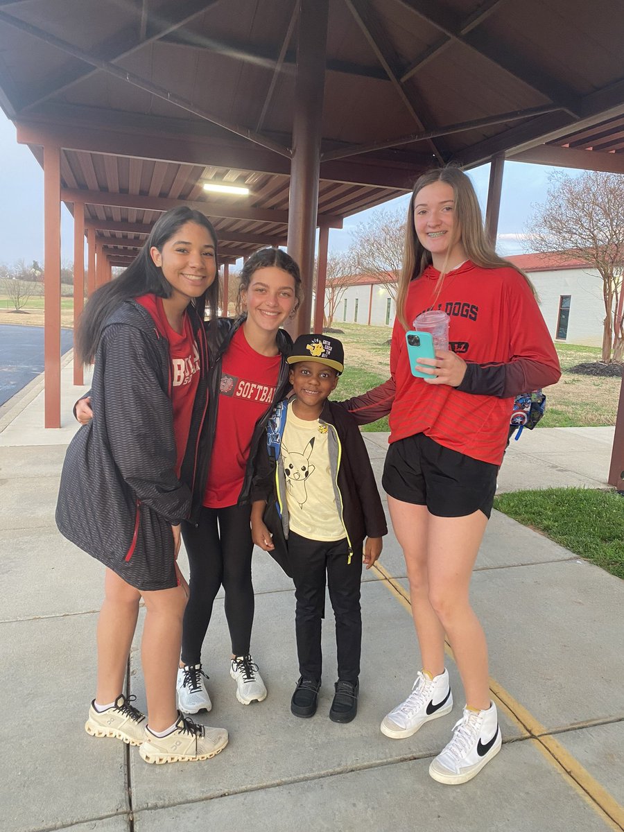 SoftballBSH's tweet photo. BS Softball had a great time going to Sugar Ridge this morning &amp; helping greet kids as they arrived to school! https://t.co/ZePmh8z4xJ
