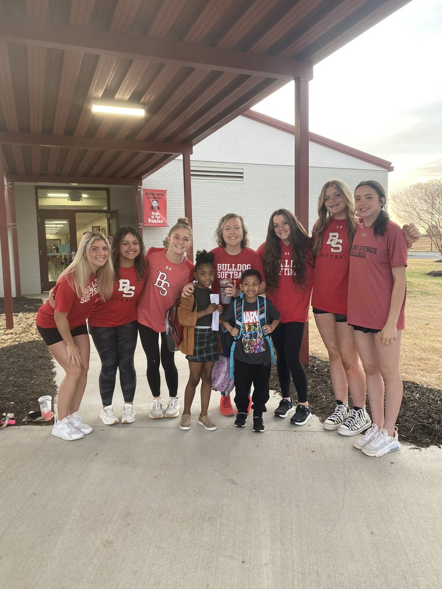 SoftballBSH's tweet photo. BS Softball had a great time going to Sugar Ridge this morning &amp; helping greet kids as they arrived to school! https://t.co/ZePmh8z4xJ