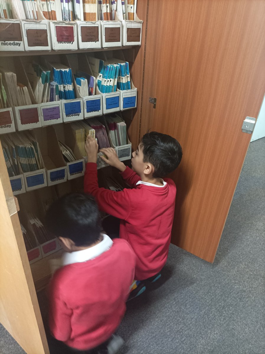 FairtradeSPS's tweet photo. Some of the children enjoy selecting their new book for the next week. https://t.co/n8rerOaPVd