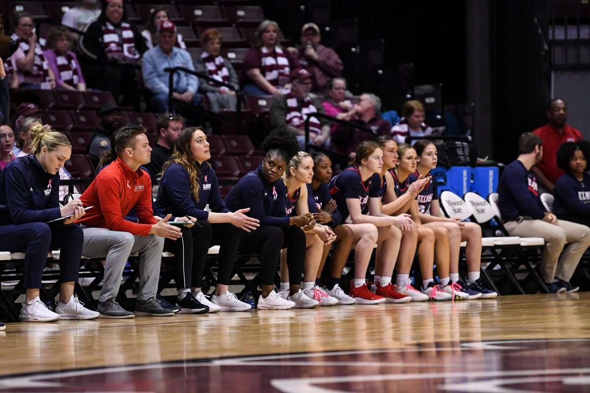 BoomJamey's tweet photo. What a privilege to do life with this crew. Love our staff and team!! 🏀🐻 https://t.co/BoJPyUwbnt