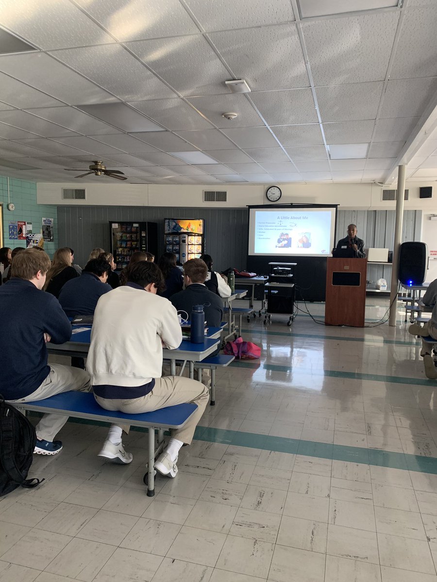 lafacatholic's tweet photo. Today we hosted Angela Espada from @incatholicconf. She talked to the seniors about issues and bills in the Indiana Statehouse and how to view them through a Catholic lens. #inlegis
#HeShepherds #WeShape #TheyShine https://t.co/UstJrHrqCI