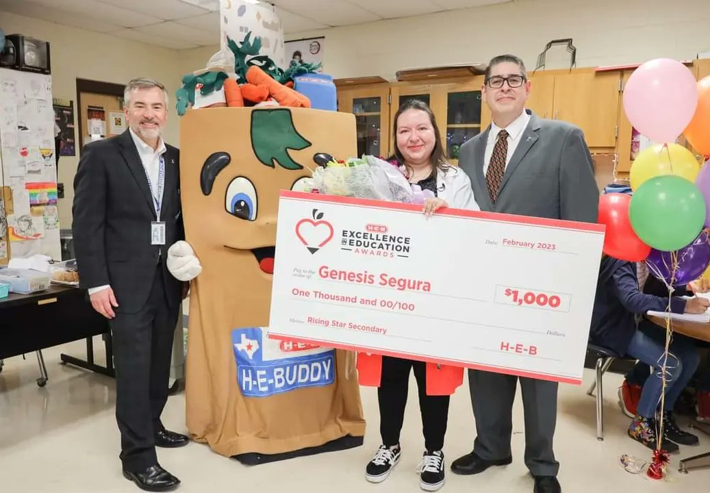 MrsGSegura's tweet photo. I can not express the overwhelming amount of emotions I felt at this moment. Super grateful and motivated to continue educating little minds♡ https://t.co/l3NZOEdoGQ