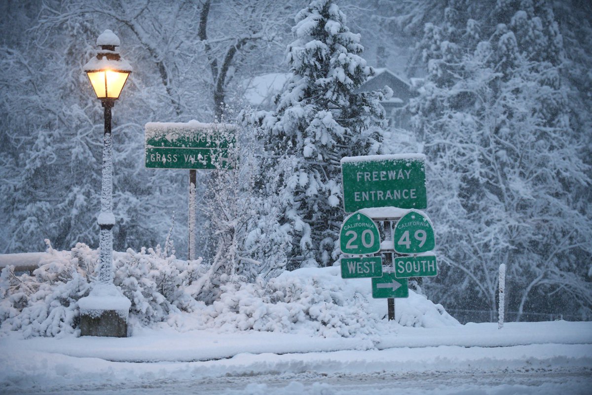 Elias_Funez's tweet photo. Good morning from Nevada City. #theunionnow #snowmaggedon2023 #nevadacity #nevadacounty #cawx @NWSSacramento @TheUnion https://t.co/oxy8xw9S7Z