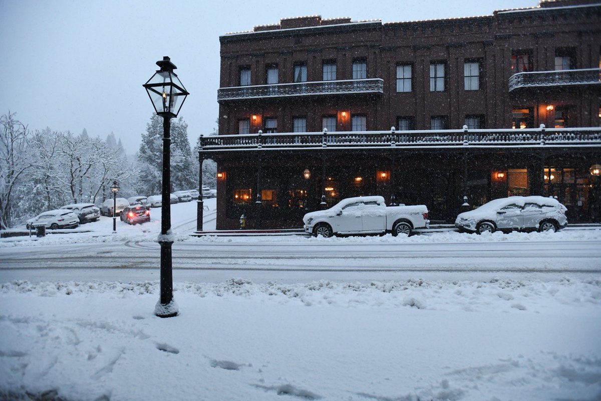 Elias_Funez's tweet photo. Good morning from Nevada City. #theunionnow #snowmaggedon2023 #nevadacity #nevadacounty #cawx @NWSSacramento @TheUnion https://t.co/oxy8xw9S7Z