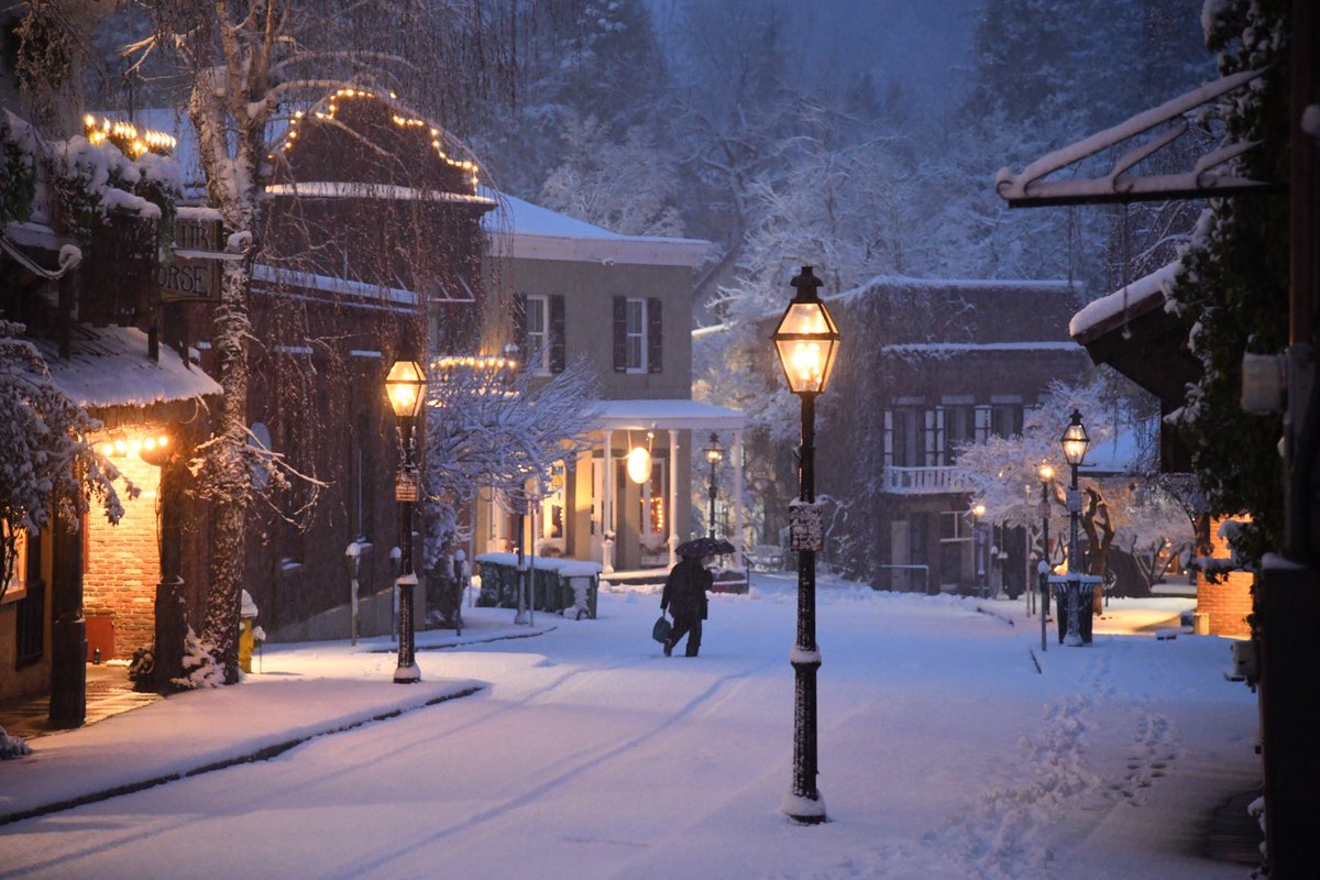 Elias_Funez's tweet photo. Good morning from Nevada City. #theunionnow #snowmaggedon2023 #nevadacity #nevadacounty #cawx @NWSSacramento @TheUnion https://t.co/oxy8xw9S7Z