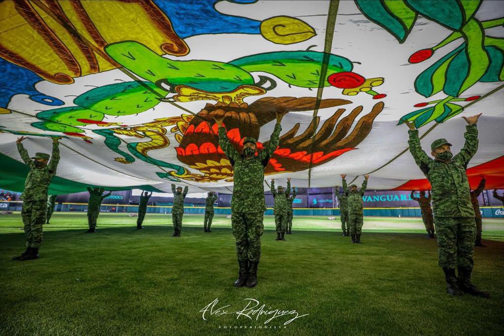 ClubSaraperos's tweet photo. 24 de febrero., ¡Día de la Bandera! 🇲🇽. 

📸 @alex1036rdz https://t.co/Dx2uzivTE8