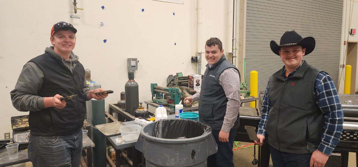 Siblings🤝chefs

Thanks Austin and Emma for being the best cooks around! 

And thanks to Calvin, Bryan, and Ryland for rocking the grill🤘 

THS staff, we love and appreciate everything you do for us! Thank you! 💙❤️