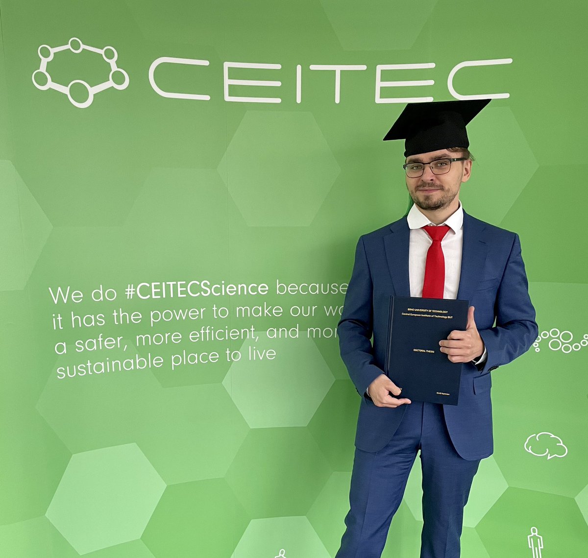 CEITEC_Brno's tweet photo. Congratulations to Kirill Kamnev, Ph.D. 💚
He successfully defended his doctoral thesis with the topic "Porous-alumina-assisted formation of metal-oxide nanostructures for use in advanced micro-devices" at @CEITEC_Brno @VUTvBrne 👏🏻
#CEITECPhD #CEITECAlumni @ceitecphd https://t.co/EpZrYMtCv4