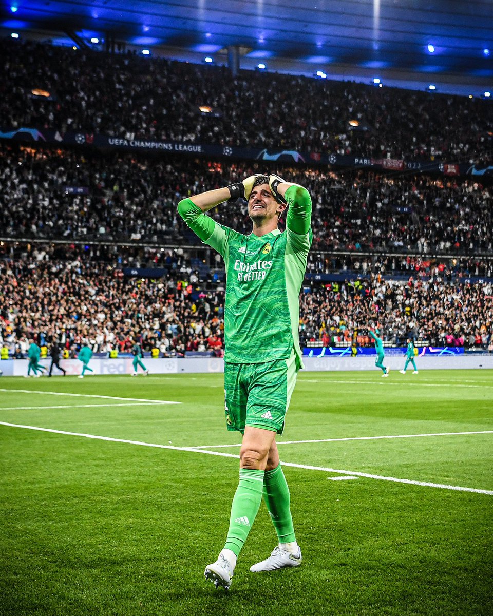 yazid_m13's tweet image. Ça annonce vraiment Messi fifa the best et Emiliano Martinez comme le gardien de l'année 

On est entrain d'assister au plus gros vol de l'histoire