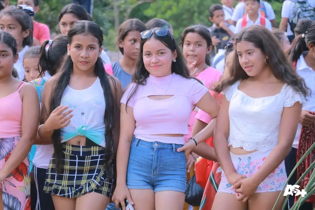 #Nicaragua 🇳🇮 | La Alcaldía del poder ciudadano en conjunto con la Unidad de Victoria de la Comunidad de Coperna e INTUR, realizaron el lanzamiento municipal Reinas👸🏻 amor de Verano 2023. 🏖️🌞⛱️👙

El lanzamiento se realizo en la comunidad de Coperna del municipio de #Siuna.🌅🌊