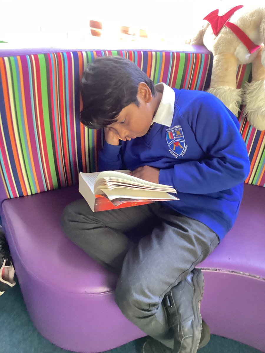 ReadsWillis's tweet photo. This boy is such a devoted reader. It's always a pleasure to see him in the library everyday. The joy of getting lost in a book. #BuildingReadingCommunities #WWPAREADING @MissCaldwell09 @whistonwillis1 https://t.co/iAO6HIjYWW