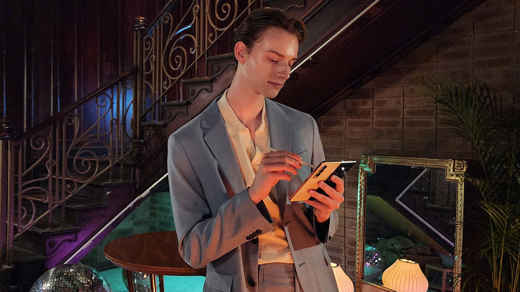 PhonesReviewCOM's tweet image. Samsung is reportedly considering investing heavily in India to create a new facility for producing its upcoming foldable phones, such as the Galaxy Z Fold 5 and Z Flip 5.
phonesreview.com/samsung-could-…