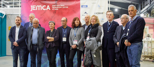 ALBAsynchrotron's tweet photo. Avui hem inaugurat el #JEMCA, el nou Centre de #Microscòpia Electrònica al #SincrotróALBA🔬
Instal·lació pionera amb dos #microscopis, compartida entre diversos centres de #recerca i oberta a la comunitat científica
👉https://t.co/HM2wV3llsd🔗
#FEDERRecerca #FonsUEcat #ICTSnews https://t.co/TZEbOFo5Cq