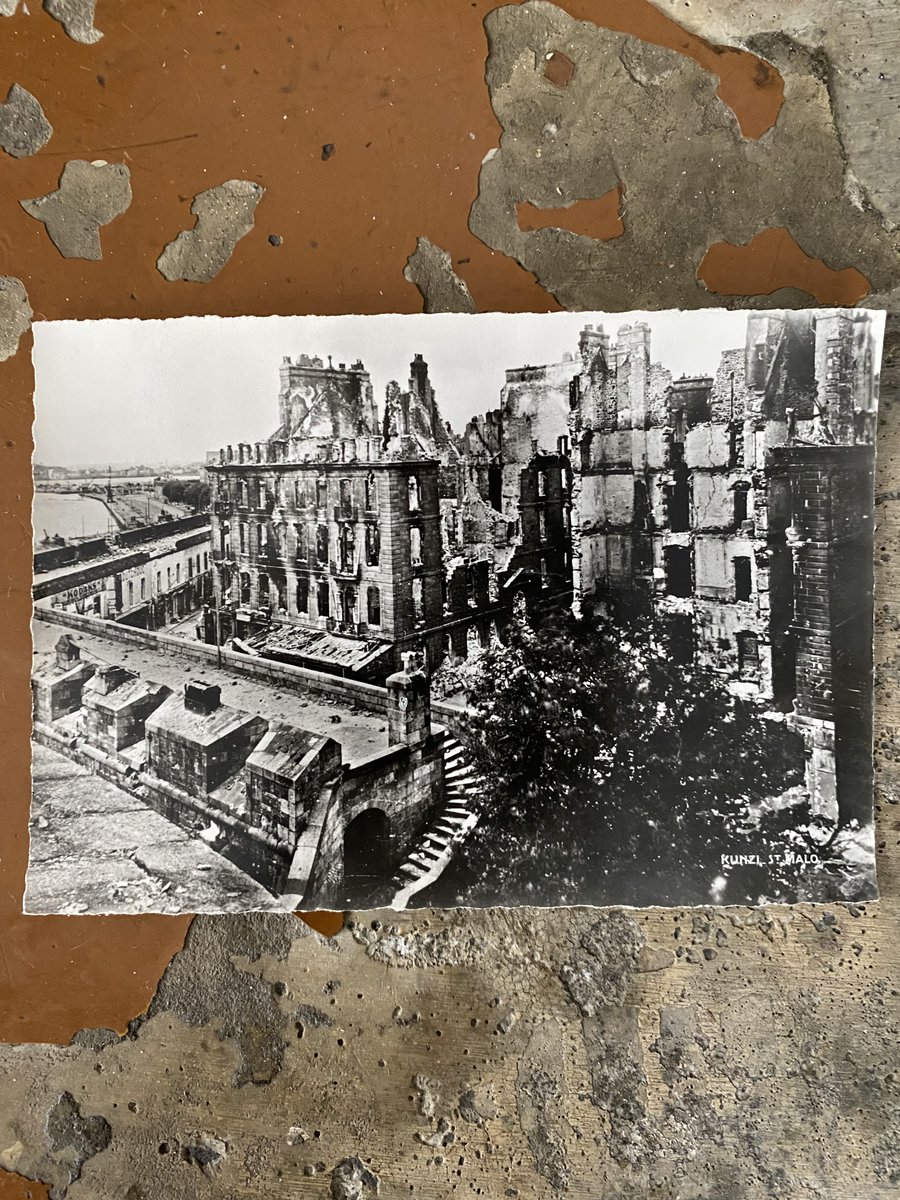 editsingulier's tweet photo. Saint-Malo, août 1944. Ensemble de 10 cartes postales intitulé "Après la bataille", acheté juste après la guerre par mes grands-parents. https://t.co/KSMODRSMFN