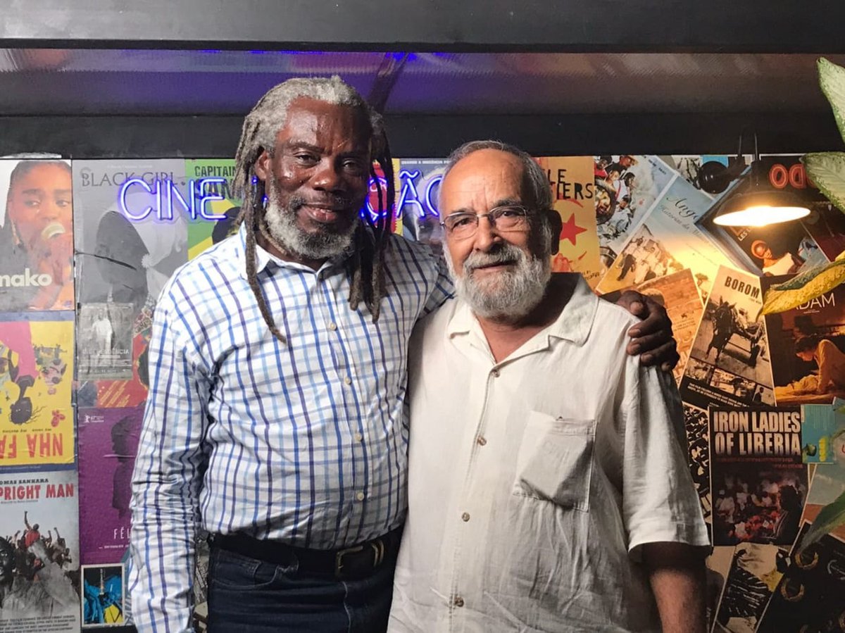 CineGeracao's tweet photo. 📸 Edição #111: Exibição do documentário Os Kiezos, seguido de uma conversa em microfone aberto com o realizador Nguxi dos Santos.

A casa agradece a presença de tod@s os convidad@s que estiveram presentes! 🤍 https://t.co/KKB8AB3Lba