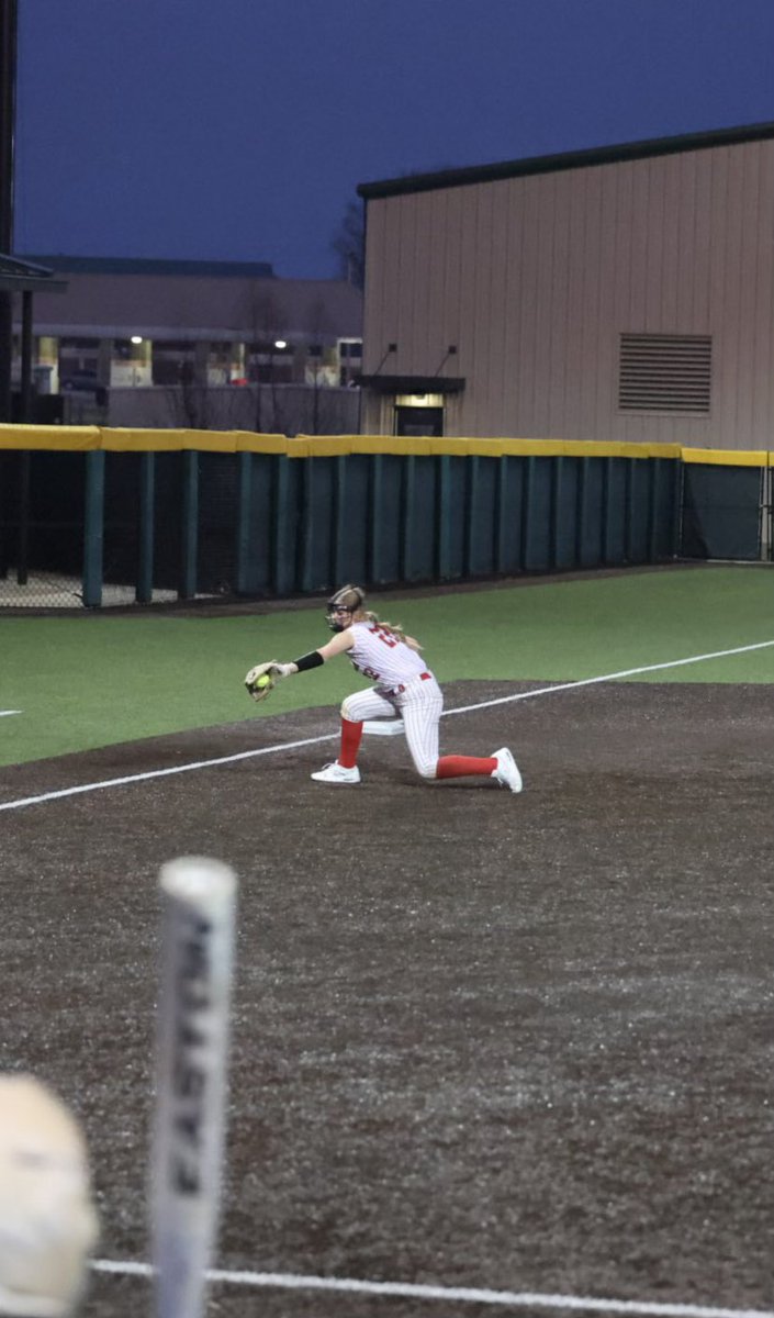 Royalssoftball2's tweet image. New Site softball would like to congratulate Ava Elliott on receiving her first scholarship offer from Northeast Tigers last night. We are proud of you. #Royals #NETigers