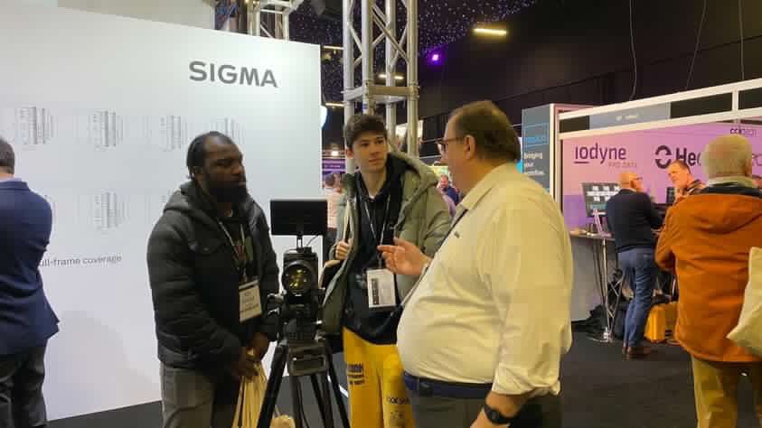 media_uon's tweet photo. Today for #ChangingFuturesWeek we took our @media_uon students to the @BSC_EXPO where they could try out new cutting edge equipment and network with suppliers. Fantastic opportunity for our all students! #UON https://t.co/1unS1KQ5fs